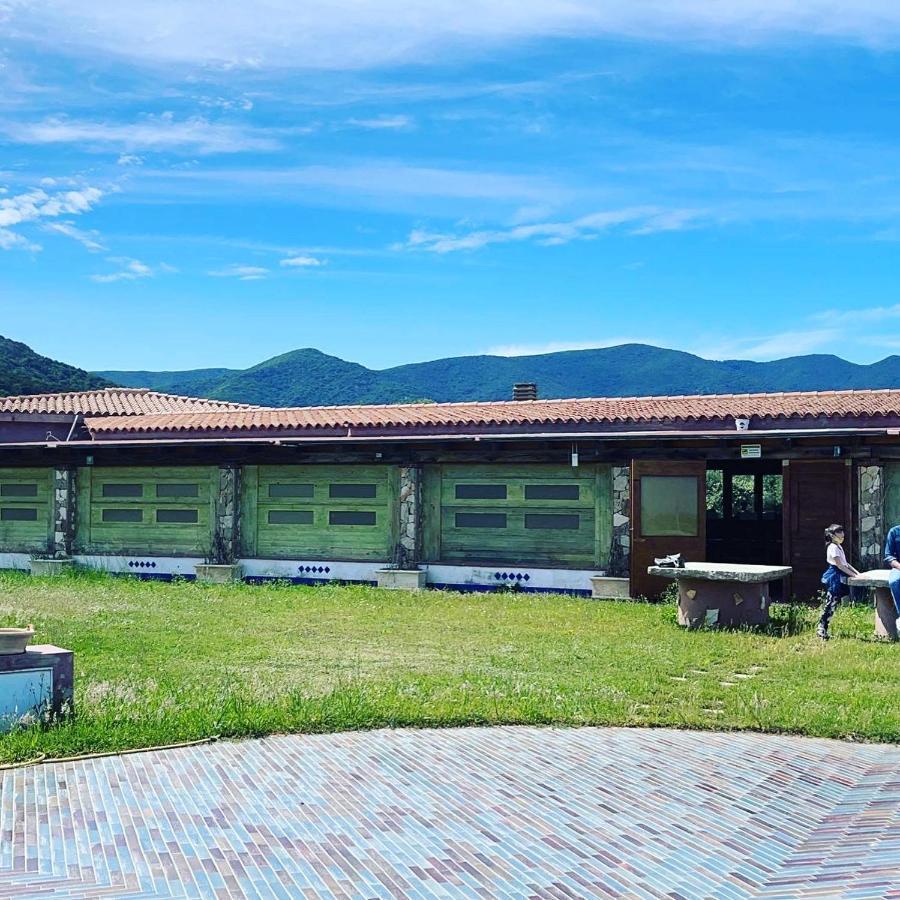 Is Bisus Guest House กัสเตียดาส ภายนอก รูปภาพ